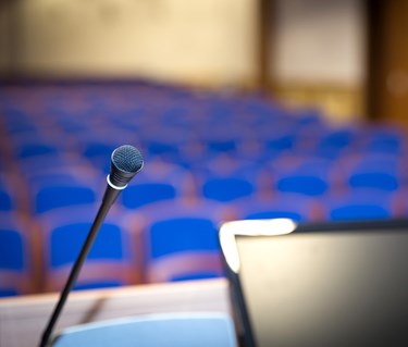 Bild som visar en konferensmikrofon från presidium.