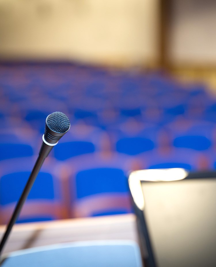 Bild som visar en konferensmikrofon från presidium.