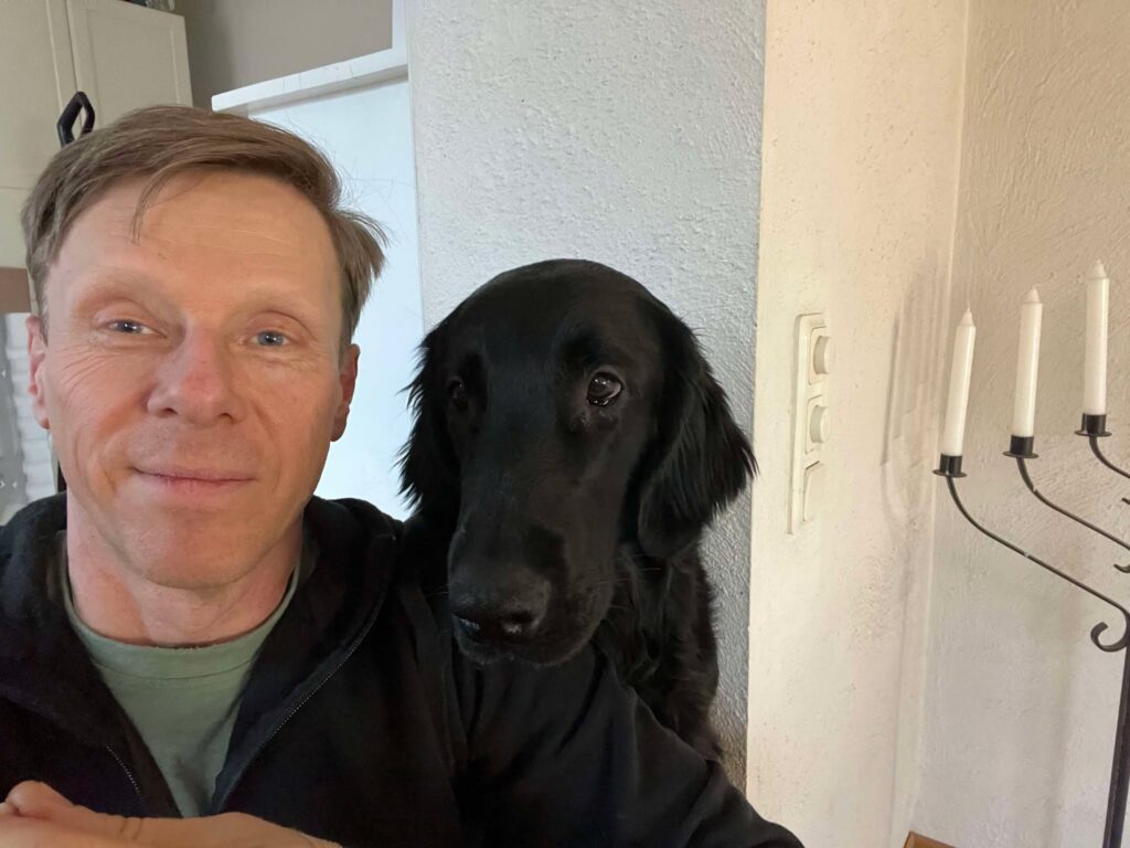 Ledamot Lars med hund