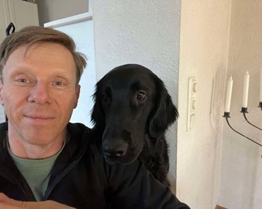 Ledamot Lars med hund