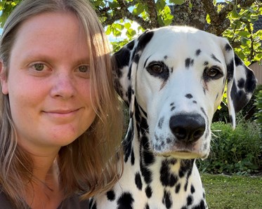 Alicia Bäckström och dalmatinern Congac
