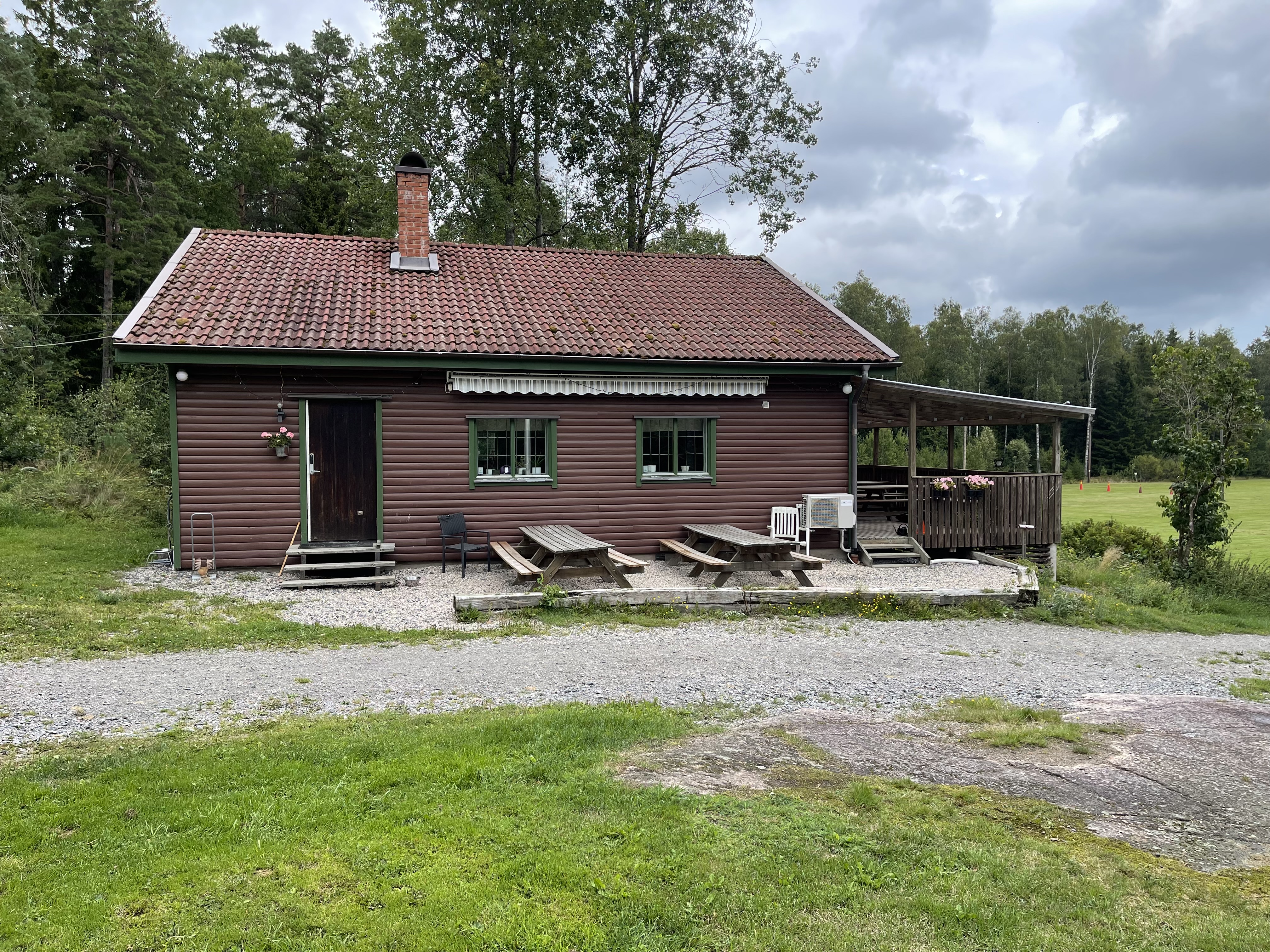 Brun klubbstuga Vänersborgs Brukshundklubb