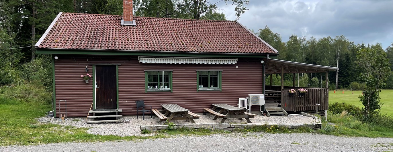 Brun klubbstuga Vänersborgs Brukshundklubb