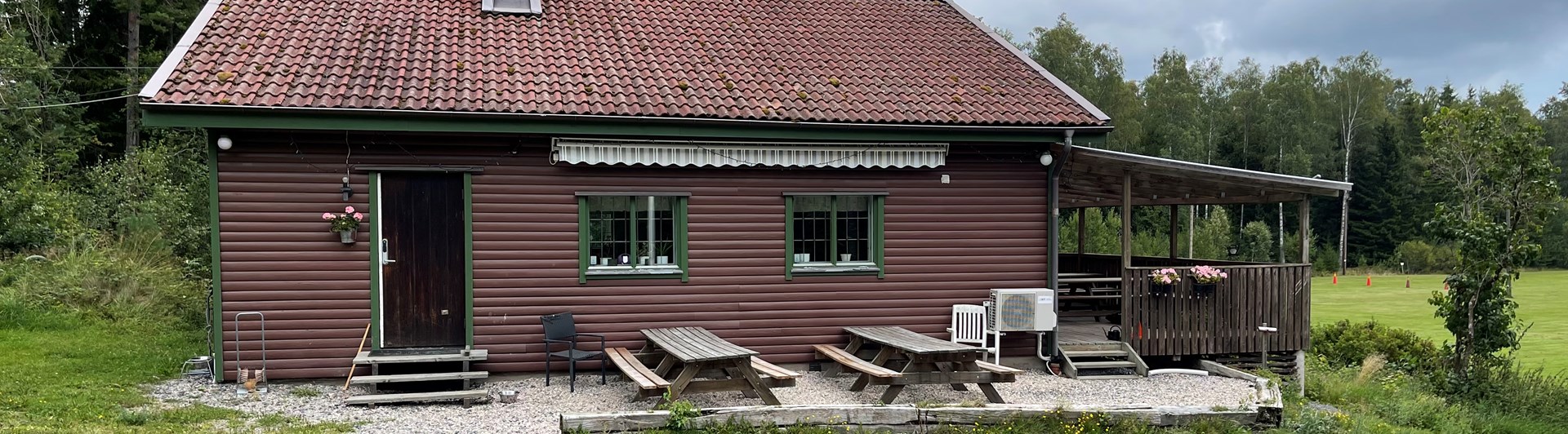 Brun klubbstuga Vänersborgs Brukshundklubb