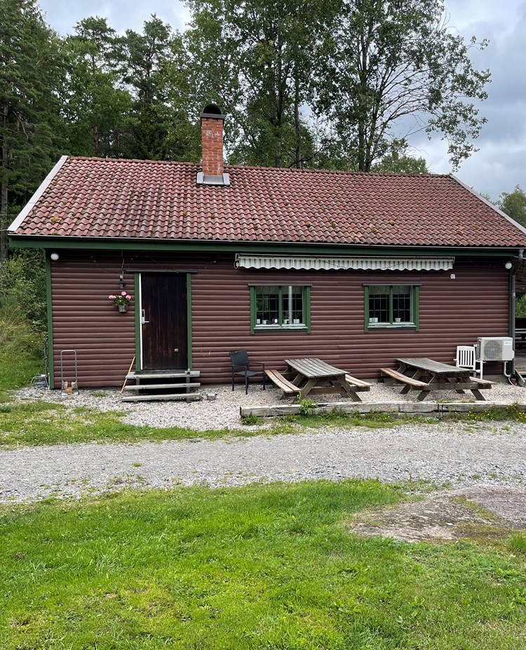 Brun klubbstuga Vänersborgs Brukshundklubb