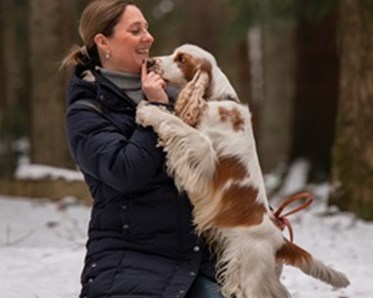 Kvinna med hund