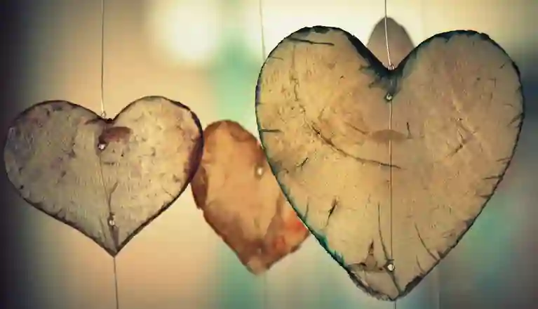 Träformade hjärtan