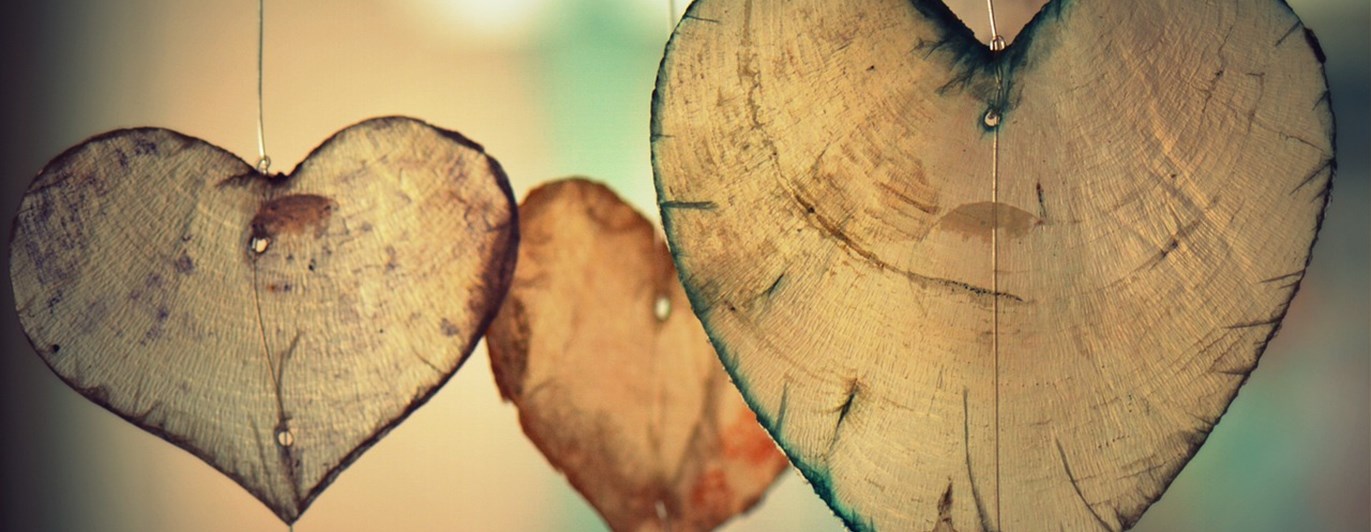 Träformade hjärtan