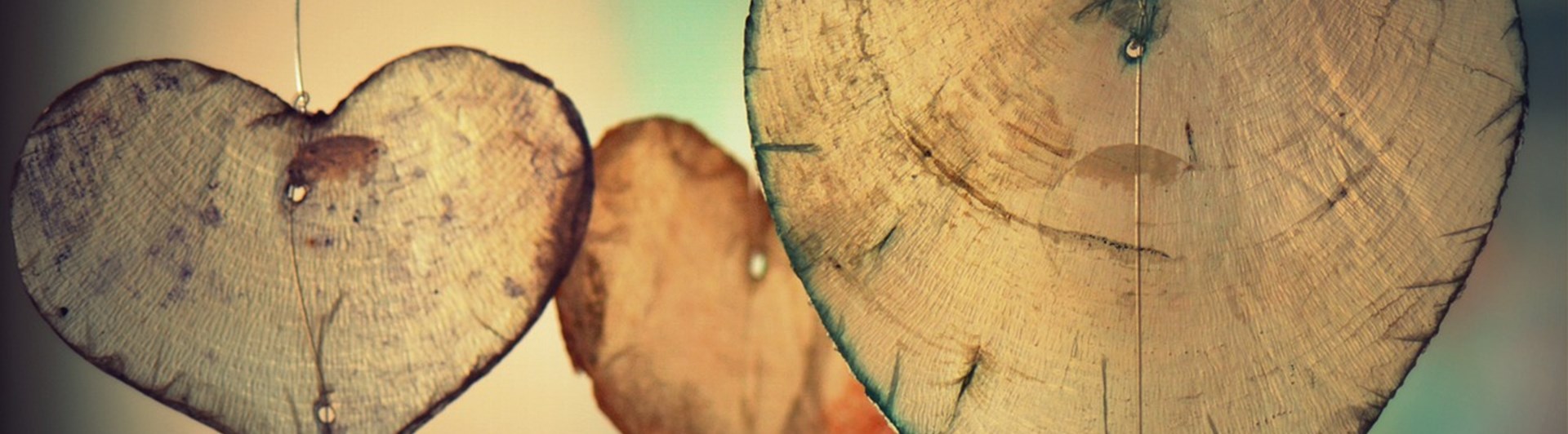 Träformade hjärtan